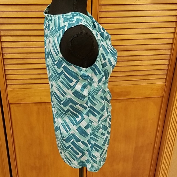 Nice women's blouse. - Picture 3 of 3